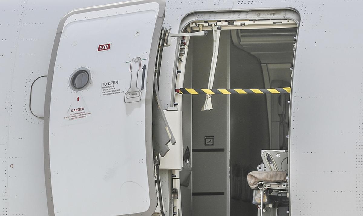 Hombre que abrio la puerta de emergencia de un avion en Corea del Sur dijo que se sentia sofocado : Noticias de