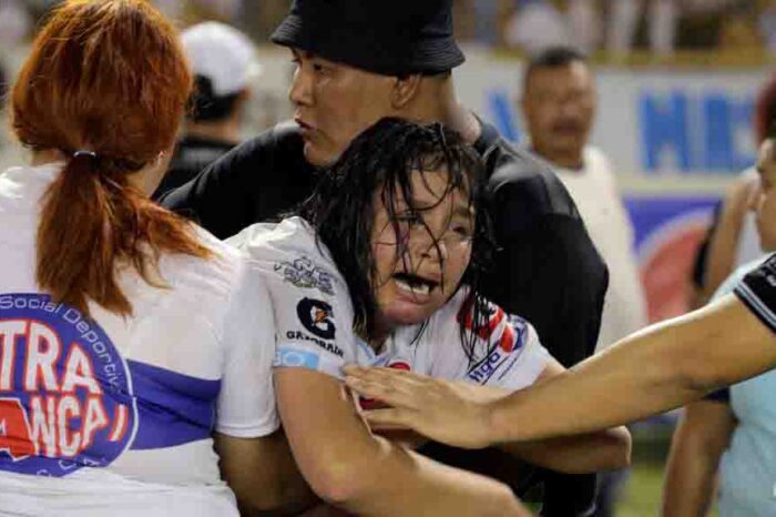Estampida humana deja 9 muertos en partido de futbol en El Salvador : Noticias de
