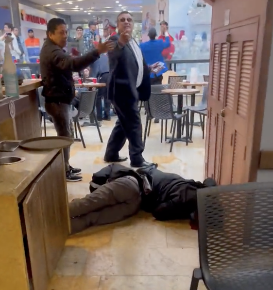 Un hombre demanda a la policia de Carolina del Sur por dispararle 50 veces en el interior de su coche : Internacional de