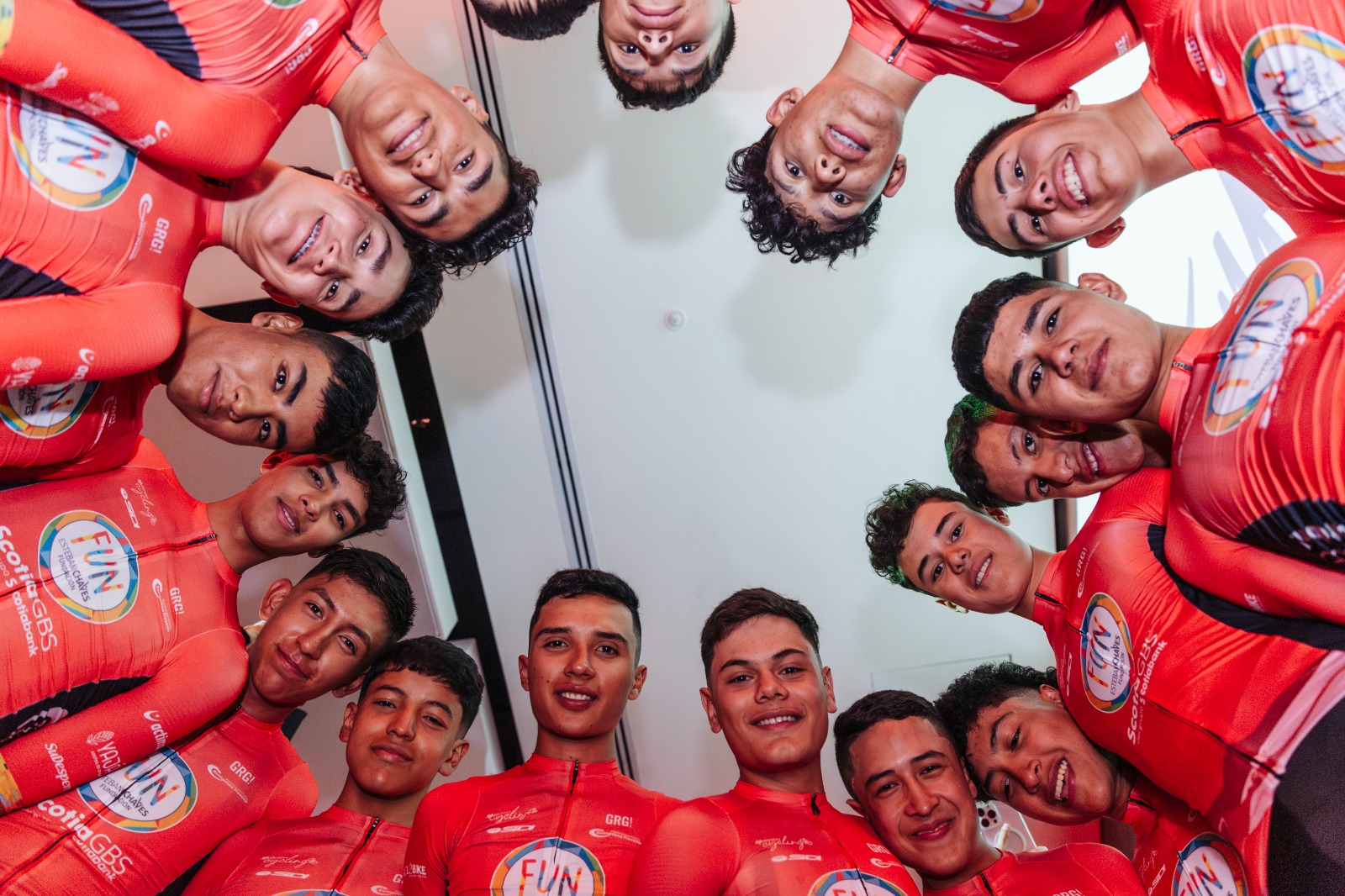 ¿Cual es el equipo de ciclismo de la Fundacion Esteban Chaves? : Deportes de Colombia