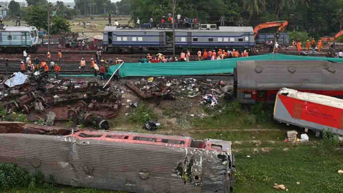 India: error de señalizacion seria la causa del descarrilamiento de trenes que dejo cientos de muertos : Noticias de