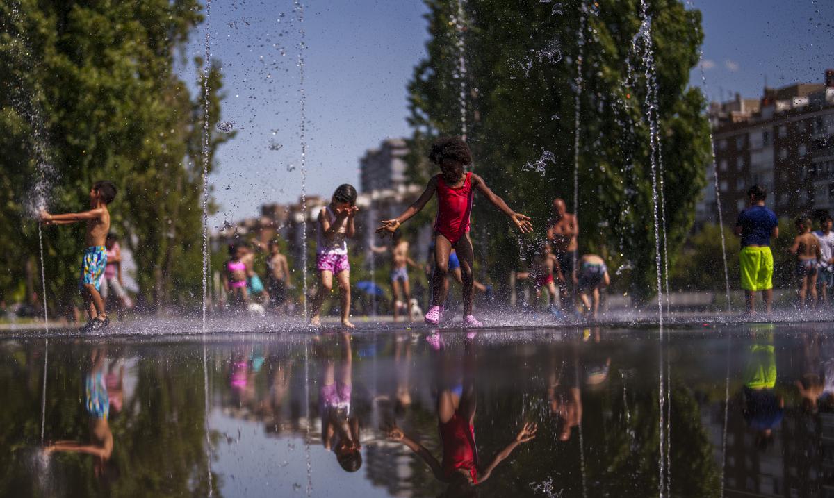 España experimenta oficialmente su primera ola oficial de calor del año : Noticias de