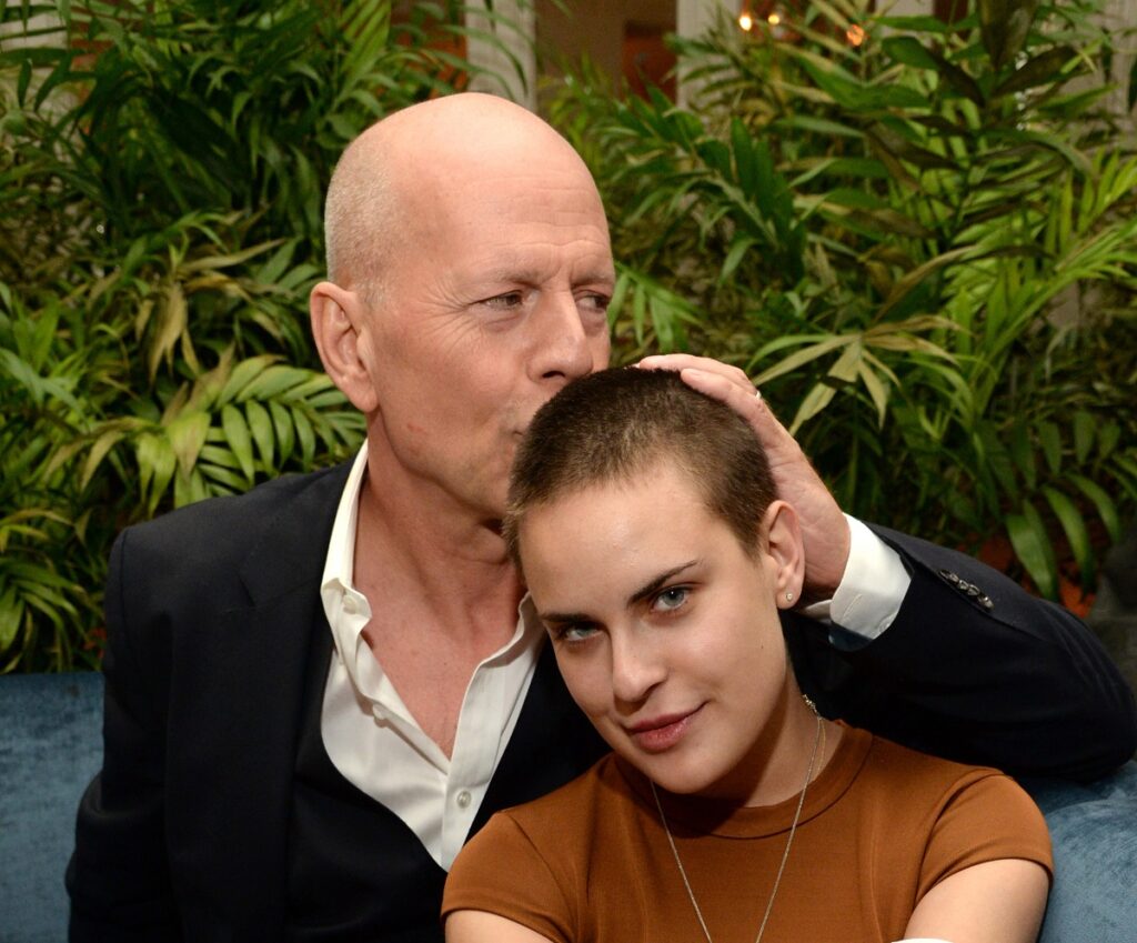 Hija de Bruce Willis, Tallulah Willis, hablo sobre problema de salud de su papa : Entretenimiento de Colombia