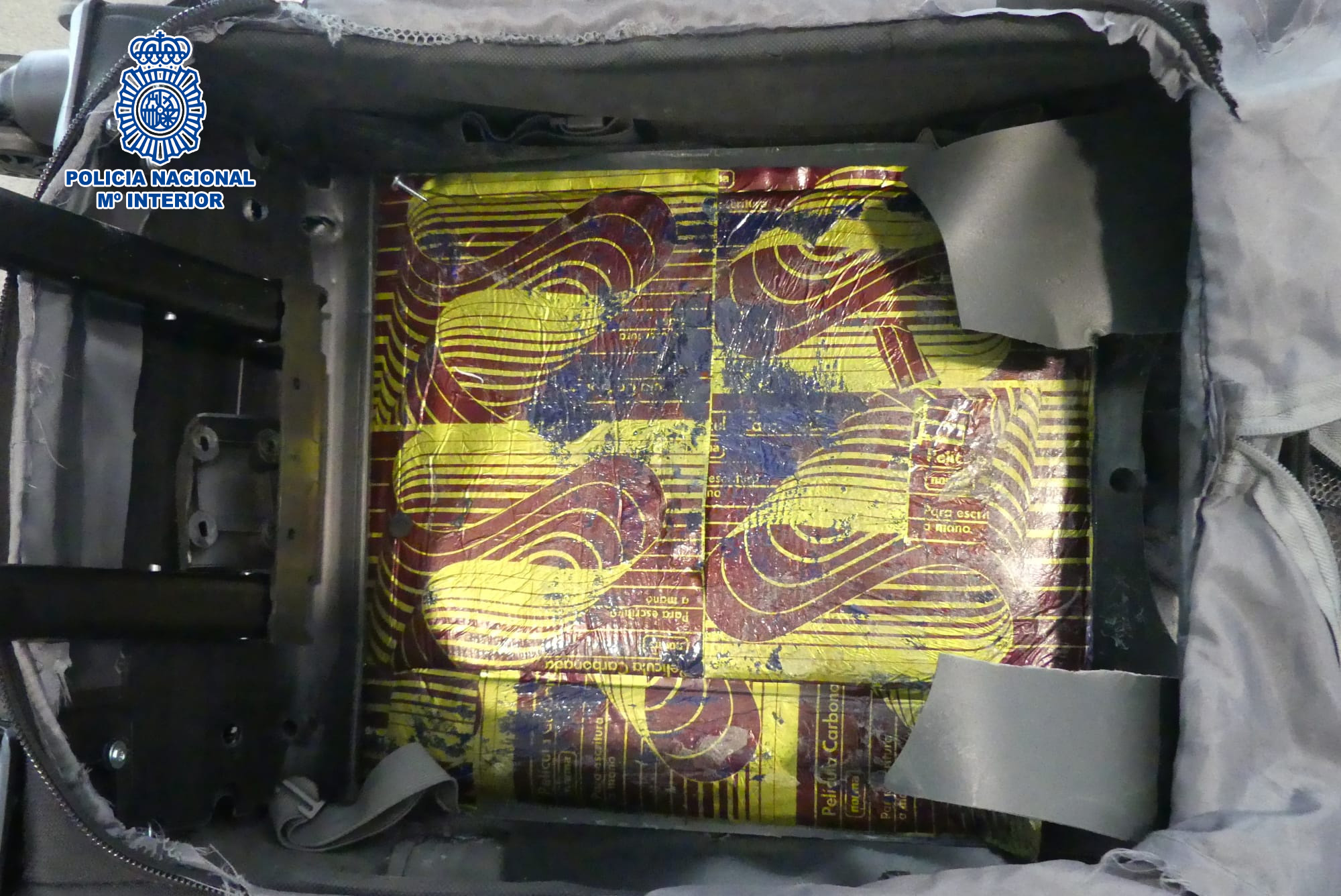 Ya son ocho los detenidos por el envio de media tonelada de cocaina a España en un vuelo comercial : Internacional de