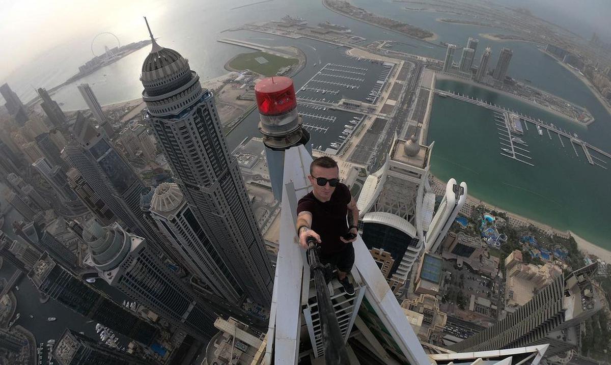 Influencer muere al caer de piso 68 de edificio en Hong Kong : Noticias de