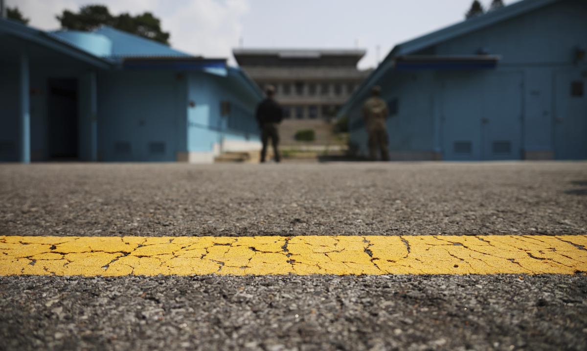 Detienen a un estadounidense que cruzo la frontera con Corea del Norte durante un tour : Noticias de