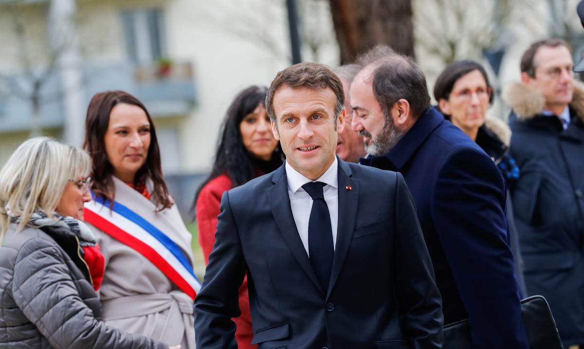 Cantante habla durante un concierto de linchar al presidente de Francia, Emmanuel Macron : Noticias de