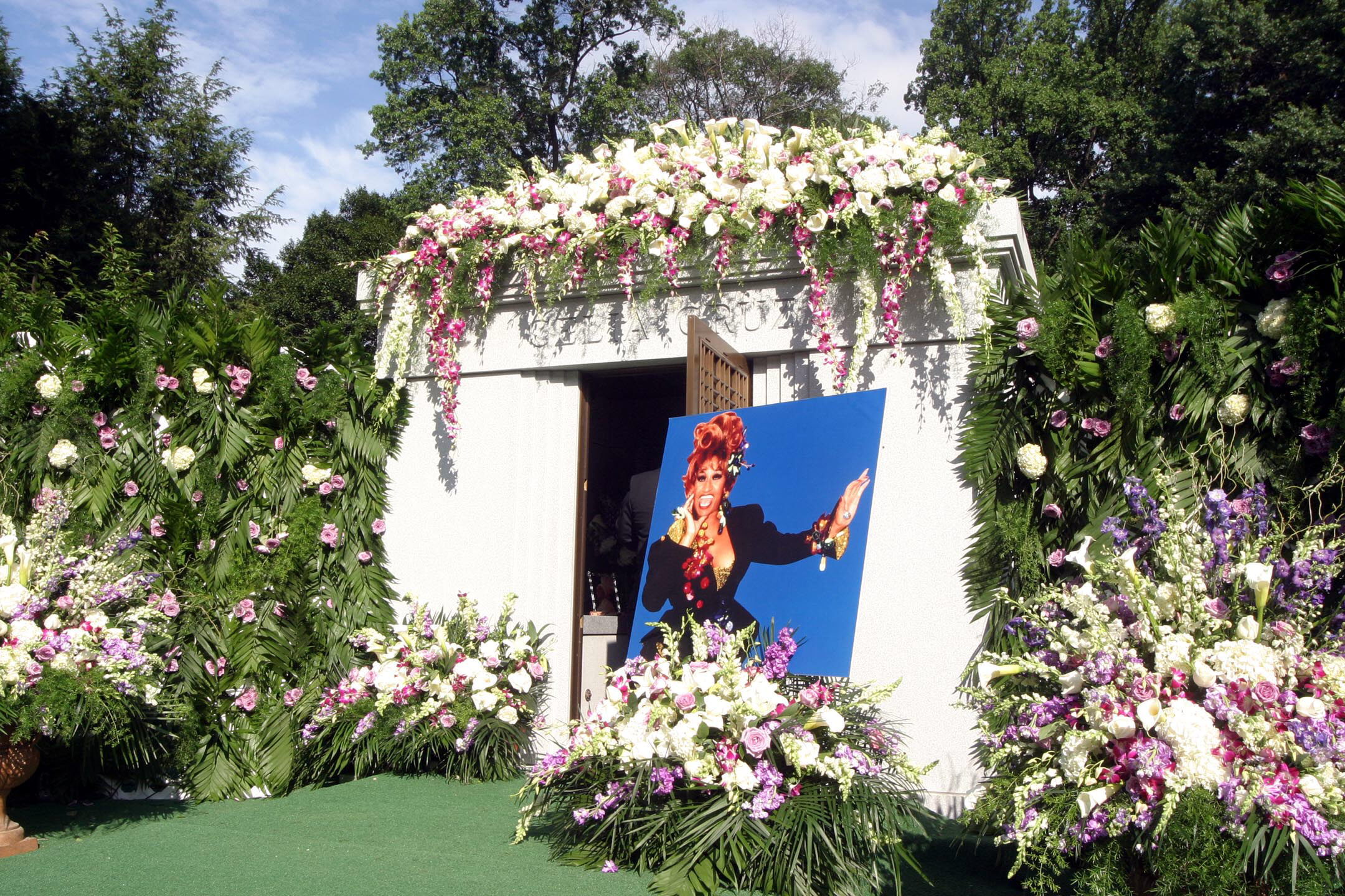 Cementerio abrira el mausoleo de Celia Cruz en el 20 aniversario de su muerte : Entretenimiento de Puerto Rico
