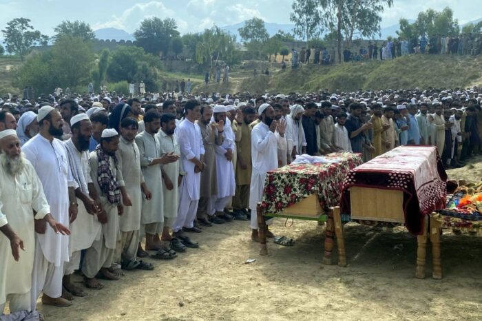 Ataque suicida en Pakistan: aumenta la cifra de muertos a 44 mientras empiezan los funerales : Noticias de
