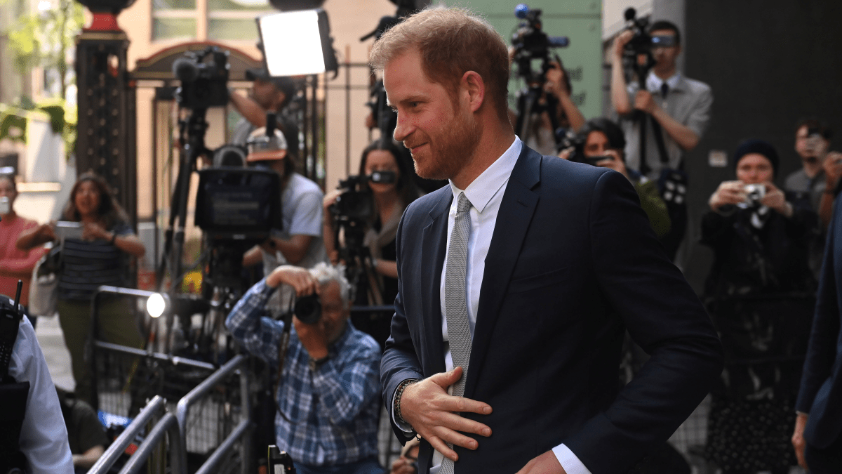 El principe Harry podra llevar a juicio a este periodico por presunta actividad ilicita : Noticias de