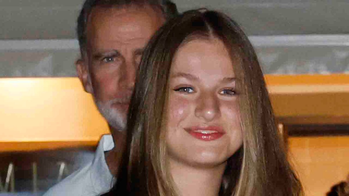 La vida militar de la princesa Leonor de España, heredera de la corona : Noticias de