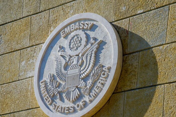 Estados Unidos cierra su embajada en Haiti por disparos en su alrededor : Noticias de