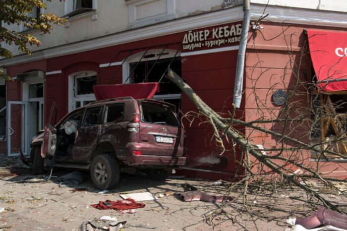 Misil ruso se estrella en el centro de una ciudad en Ucrania; reportan varios muertos : Noticias de
