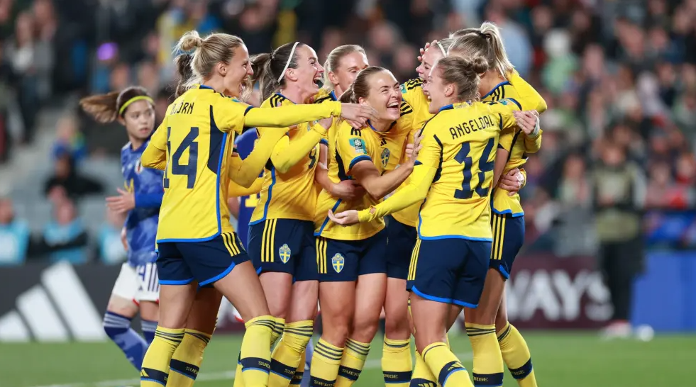 Asi es el nuevo balon presentado por Adidas para las ultimas rondas del Mundial : Deportes de España