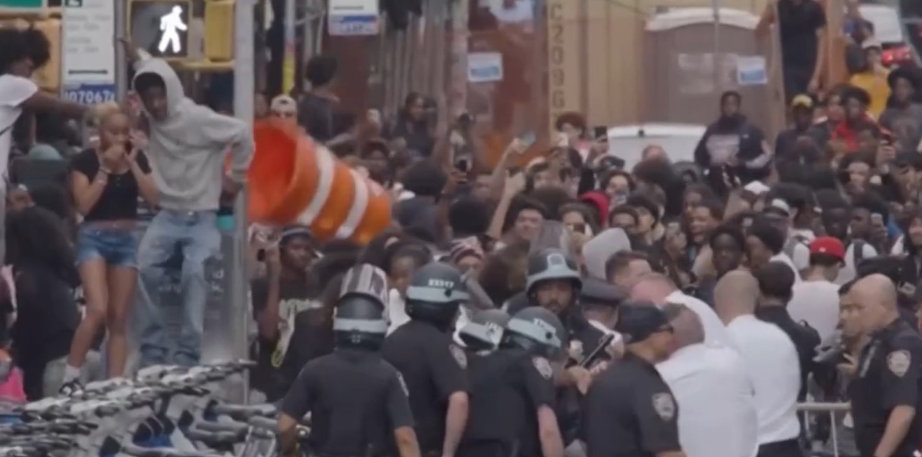 Un sorteo de consolas de dos famosos ‘streamers’ provoca el caos en Nueva York : Internacional de