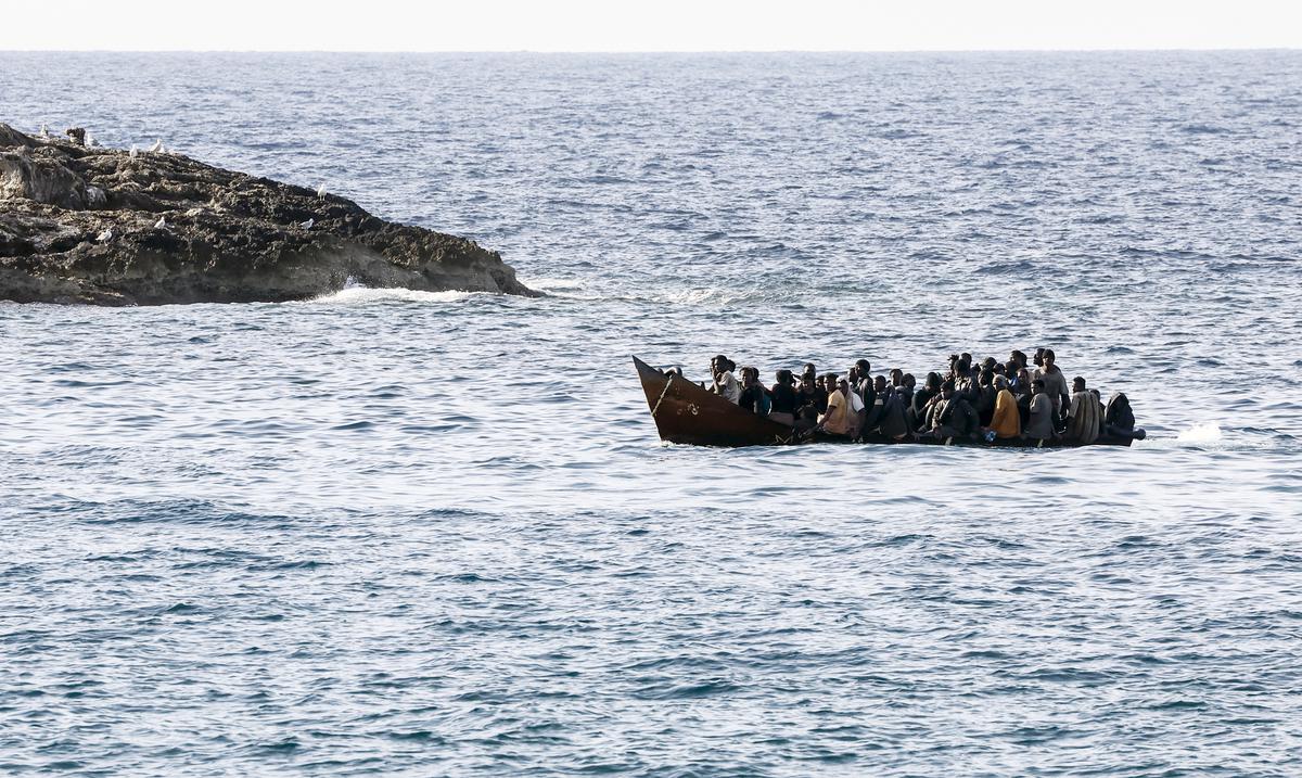Italia aprueba medidas para detener la llegada masiva de migrantes : Noticias de