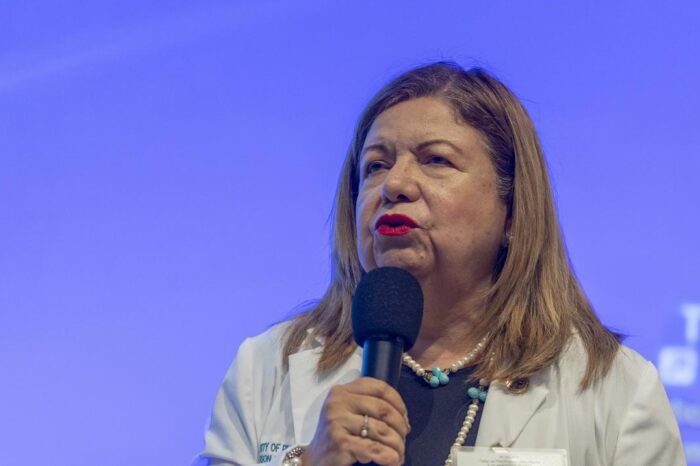 El presidente de la UPR solicita la renuncia inmediata de Ilka Rios como rectora del Recinto de Ciencias Medicas : Noticias de Puerto Rico