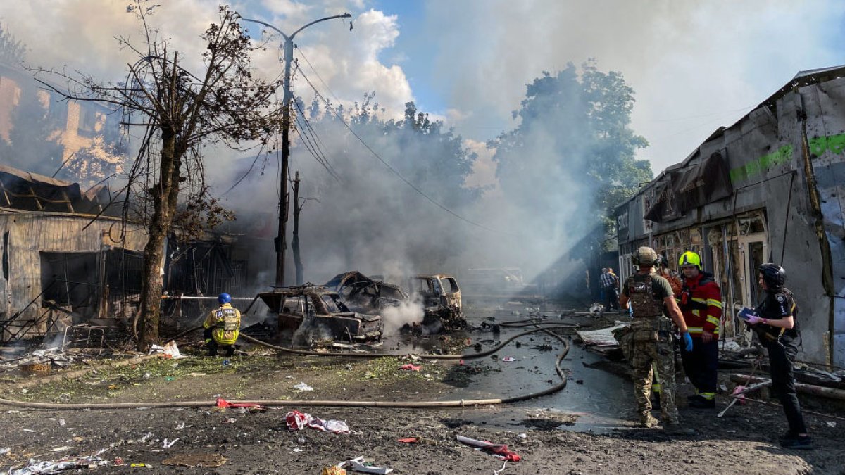 Ucrania: bombazos rusos en un mercado dejan un baño de sangre : Noticias de