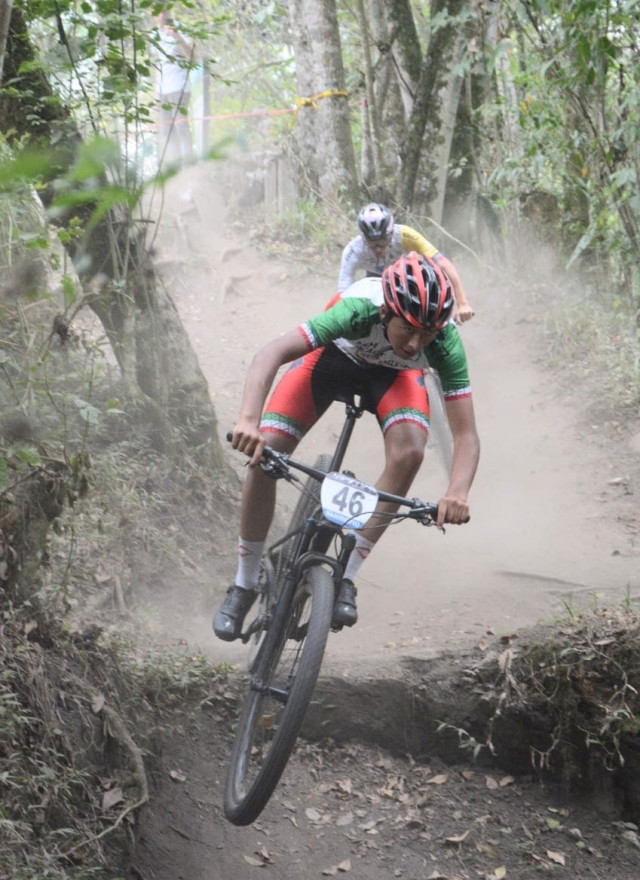 Jhonatan Botero, campeon de punta a punta de la Valida de Ciclomontañismo en Manizales : Deportes de Colombia