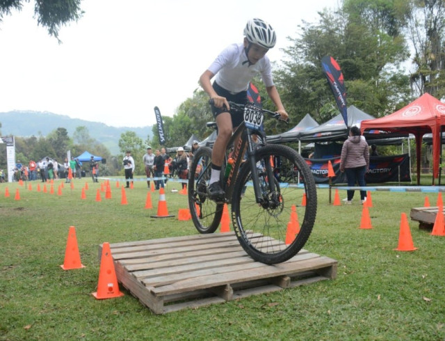En el Bosque Popular El Prado disfrutan con lo mejor del ciclomontañismo : Deportes de Colombia