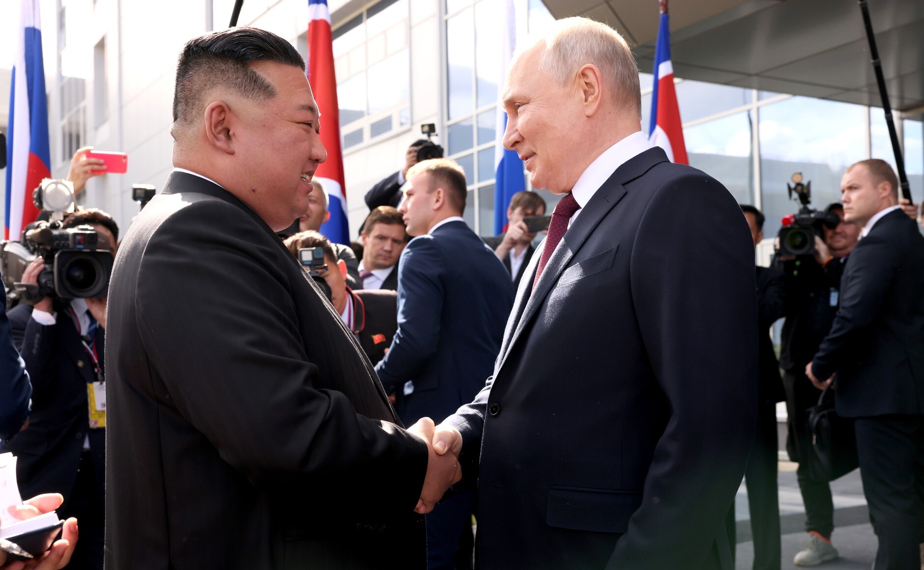 Kim Jong-un promete blindar a Rusia tras su visita al pais y su encuentro con Putin : Internacional de