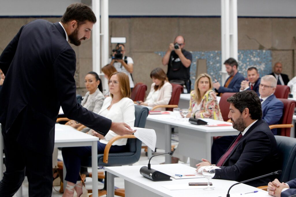 Lopez Miras ofrece a Vox entrar en el Gobierno de Murcia para evitar nuevas elecciones : Noticias de España