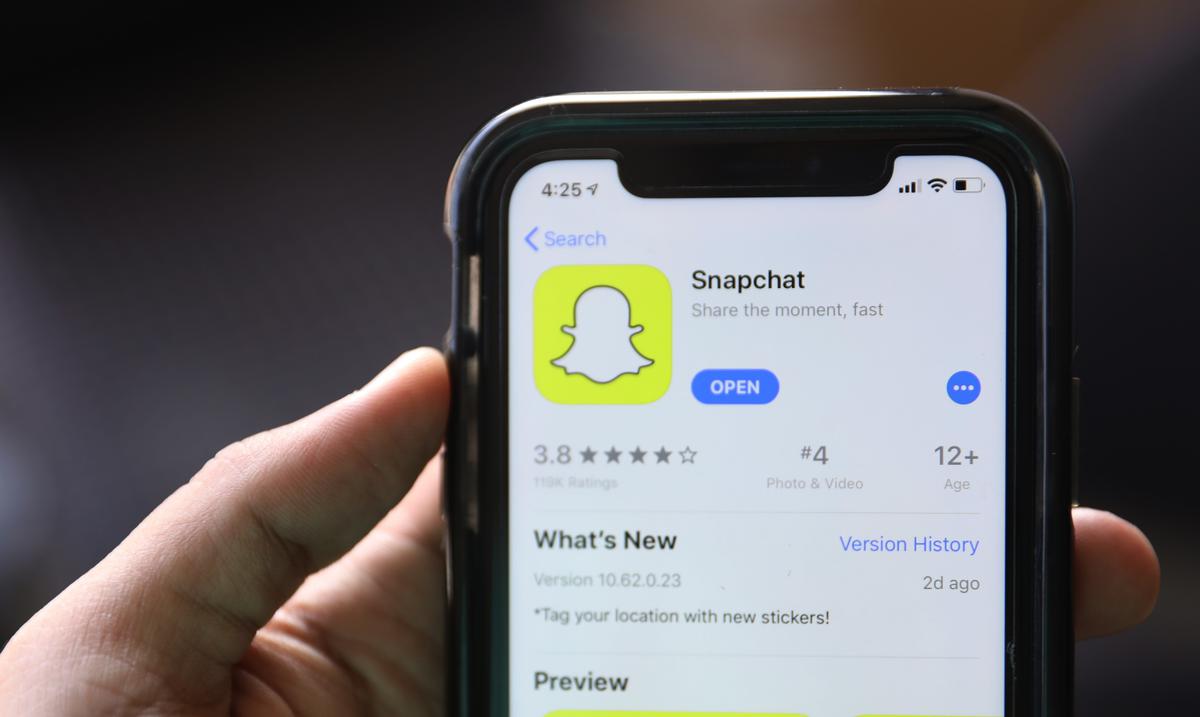 Encarcelan a un expolicia britanico que abuso a mas de 200 menores a traves de Snapchat : Noticias de