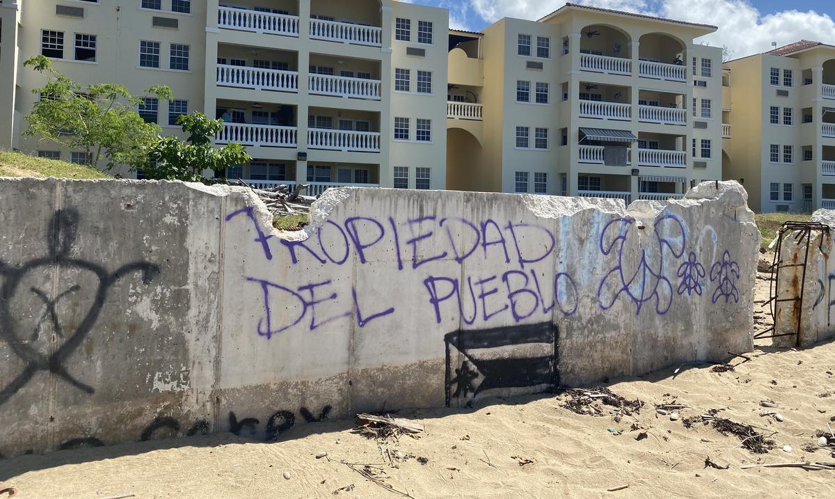 Espera por demolicion del muro ilegal en Sol y Playa se extendera hasta la semana proxima : Noticias de Puerto Rico