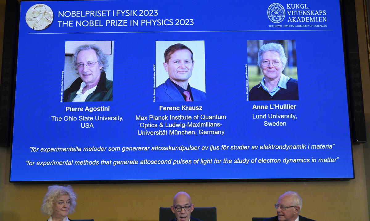 Tres cientificos ganan el Nobel de Fisica por sus estudios sobre los electrones : Noticias de