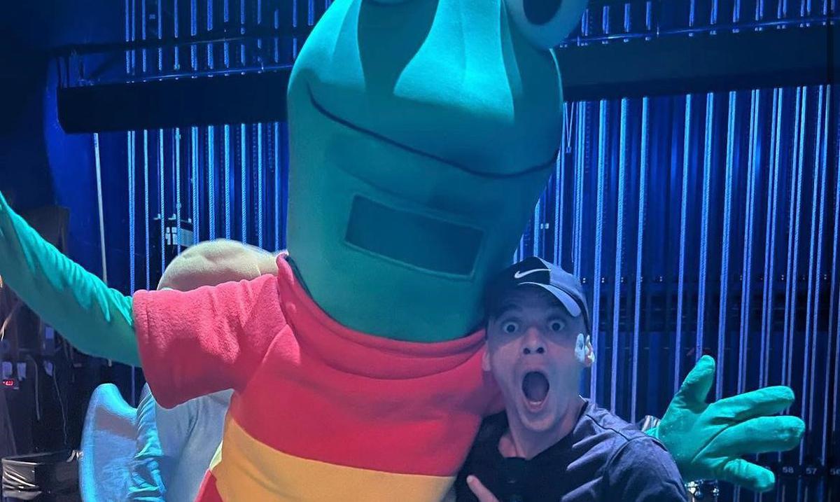 Vico C se sube al escenario a cantar junto a Atencion Atencion : Entretenimiento de Puerto Rico