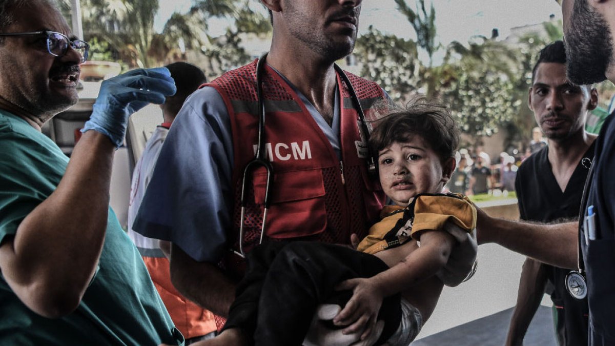 Bombardeos israelies matan a 70 palestinos que huian hacia el sur de Gaza : Noticias de