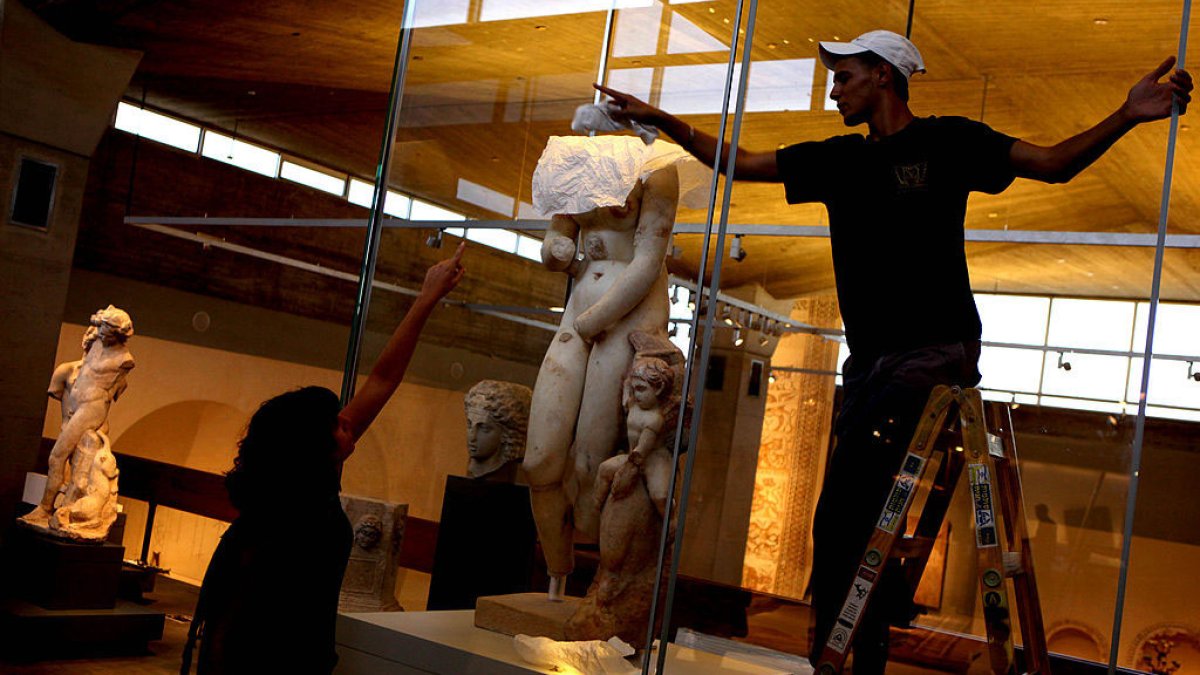 Arrestan en Israel a turista de EEUU por mutilar esculturas romanas : Noticias de