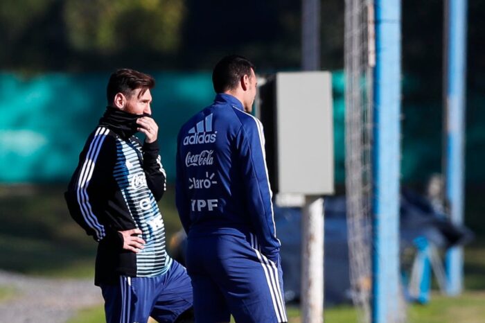 Messi llega a Argentina para la doble cita mundialista contra Paraguay y Peru : Deportes de Puerto Rico