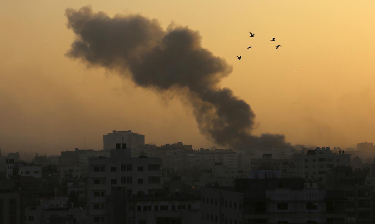 Al menos 14 muertos en el norte de Gaza en ataque israeli contra un hospital y una escuela : Noticias de