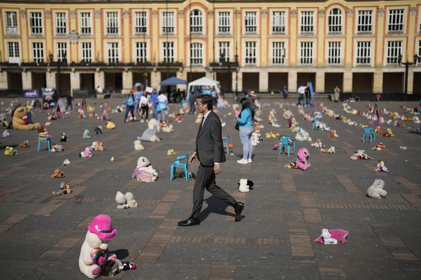 Cientos de juguetes “protestan” ante alarmante panorama de violencia sexual infantil en Colombia : Noticias de