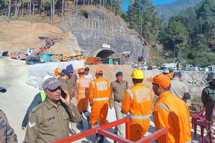 Nuevos percances en el rescate de 41 obreros atrapados en un tunel en India tras 14 dias : de