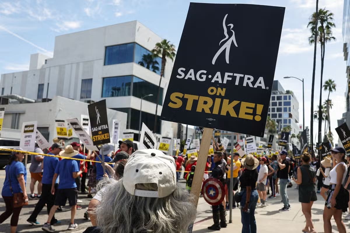 El sindicato de actores y los grandes estudios llegaron a un acuerdo provisional y pusieron fin a la huelga < Cultura Geek : Entretenimiento de Argentina