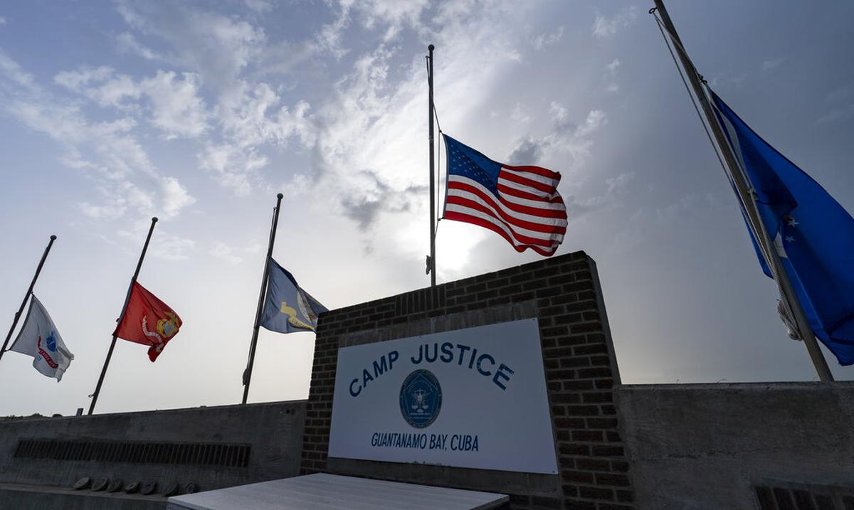 Joe Biden firma presupuesto de Defensa pero critica que se le impida cerrar la base de Guantanamo en Cuba : Noticias de