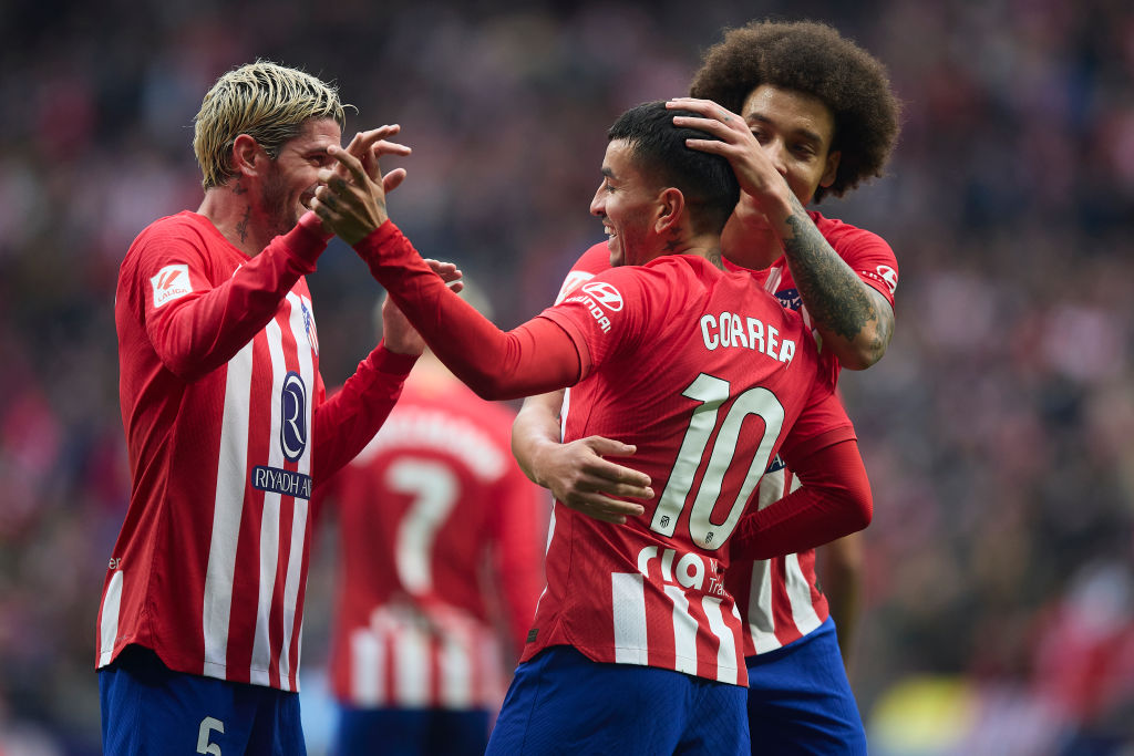 Muere un aficionado tras sufrir un paro cardiaco durante el partido entre Granada y Athletic : Deportes de España