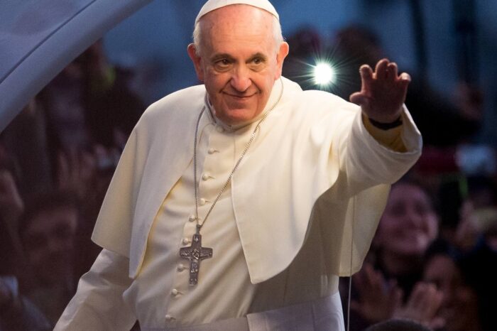 El papa Francisco defiende su decision de permitir bendiciones a parejas del mismo sexo : Noticias de