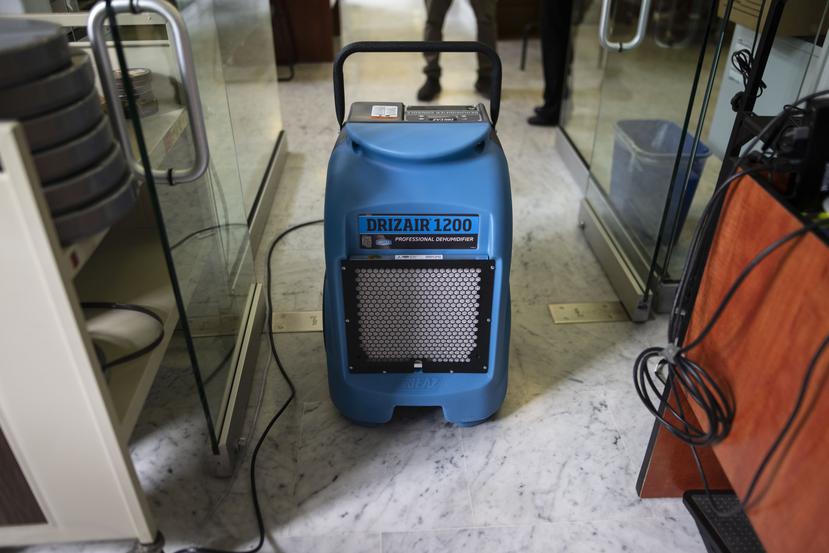 En las entrañas del Archivo General: la ardua tarea de limpiar y conservar documentos historicos : Entretenimiento de Puerto Rico