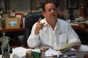 Radican querella contra alcalde de Dorado por violacion a veda electoral : Noticias de Puerto Rico