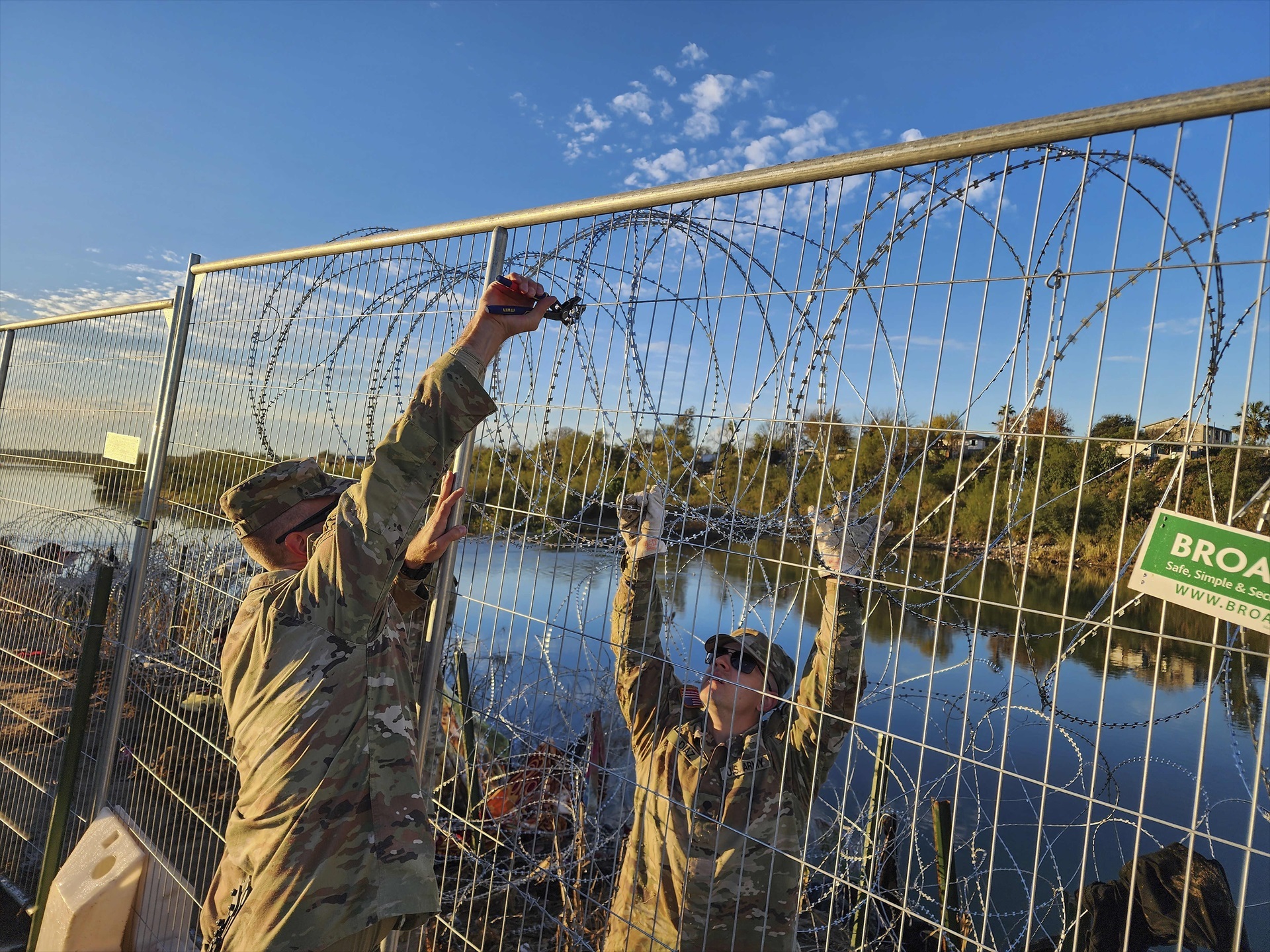 Texas planea construir un campamento militar en la frontera de EEUU con Mexico : Internacional de