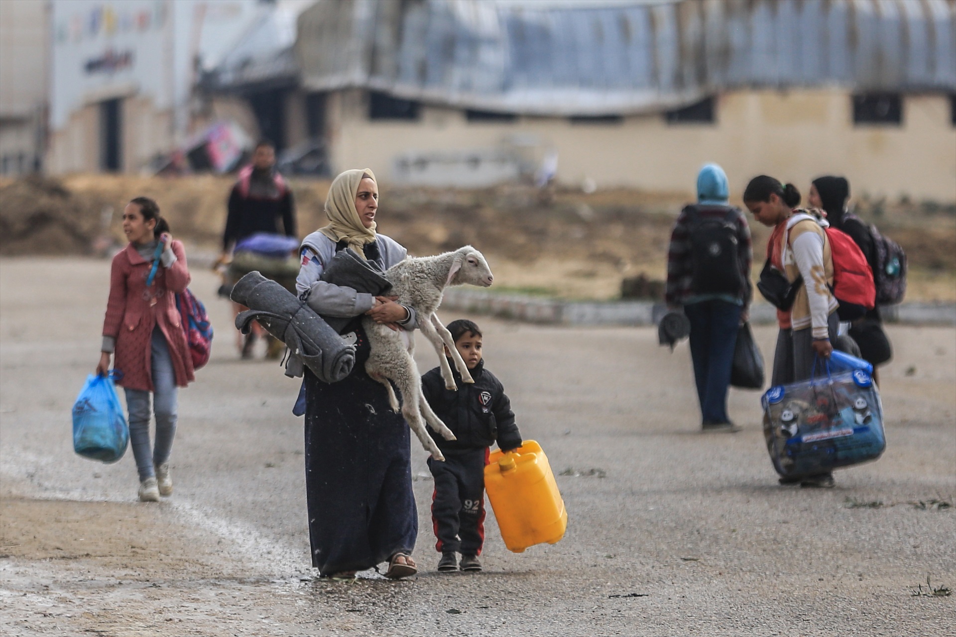 Hallan 30 cuerpos maniatados y con los ojos vendados en el norte de la Franja de Gaza : Internacional de