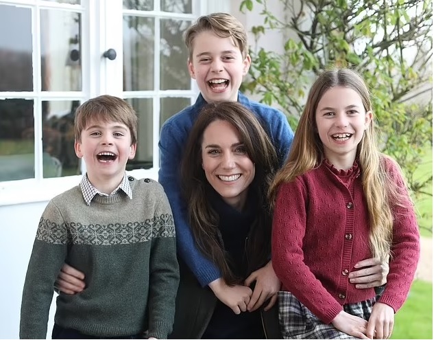 Nueva imagen de Kate Middleton, fotografiada en el coche junto al principe Guillermo saliendo del Castillo de Windsor : Entretenimiento de España