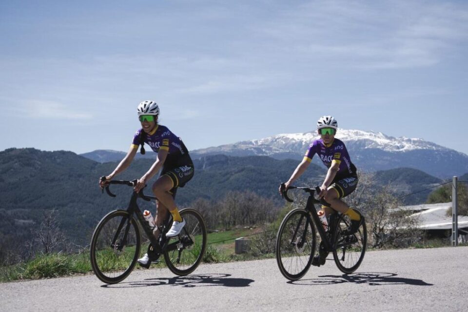 Cuatro mujeres, siete dias y una mision: conquistar en bici los Pirineos : Deportes de España