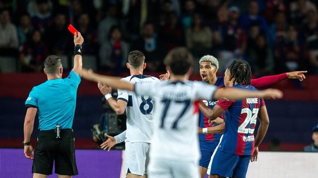 Xavi: “Todo el trabajo de una temporada se termina por una decision arbitral”