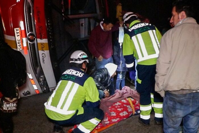 Ecuador: autobus cae a un precipicio y deja cuatro muertos y 16 heridos : Noticias de