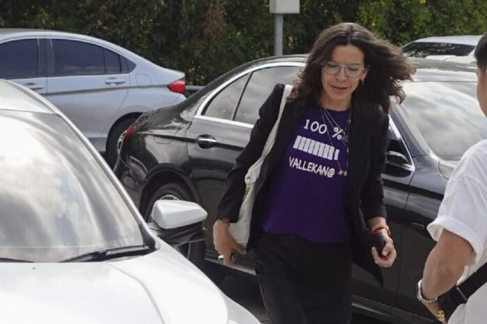 La historia de la camiseta con un ‘mensaje de orgullo’ que ha vestido Silvia Bronchalo durante el juicio contra su hijo Daniel Sancho : Entretenimiento de España