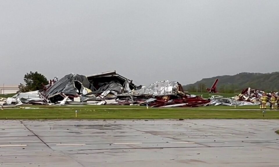 Multiples tornados arrasan Oklahoma y dejan al menos cuatro muertos, entre ellos un bebe : Internacional de